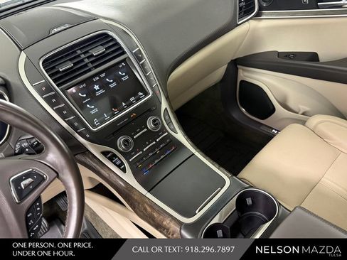 Used 2018 Lincoln MKX Reserve w/ Driver Assistance Package FWD image 32