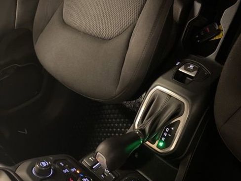 Used 2018 Jeep Renegade Altitude image 17