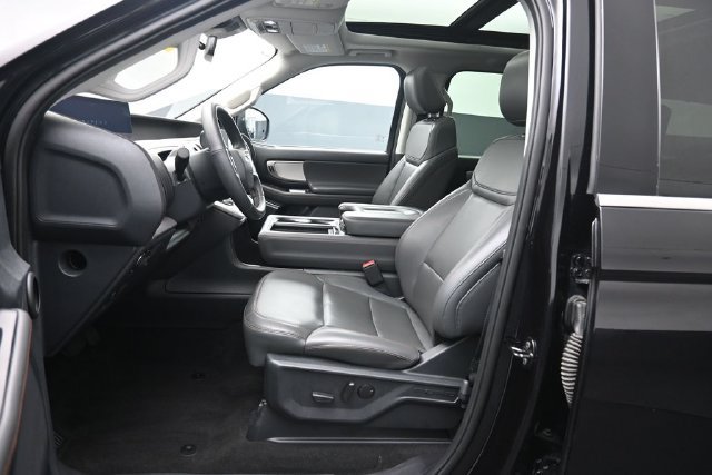 Certified 2025 Ford Expedition Active AWD/4WD image 10