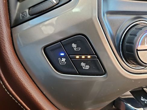 Used 2018 Chevrolet Silverado 1500 High Country image 18