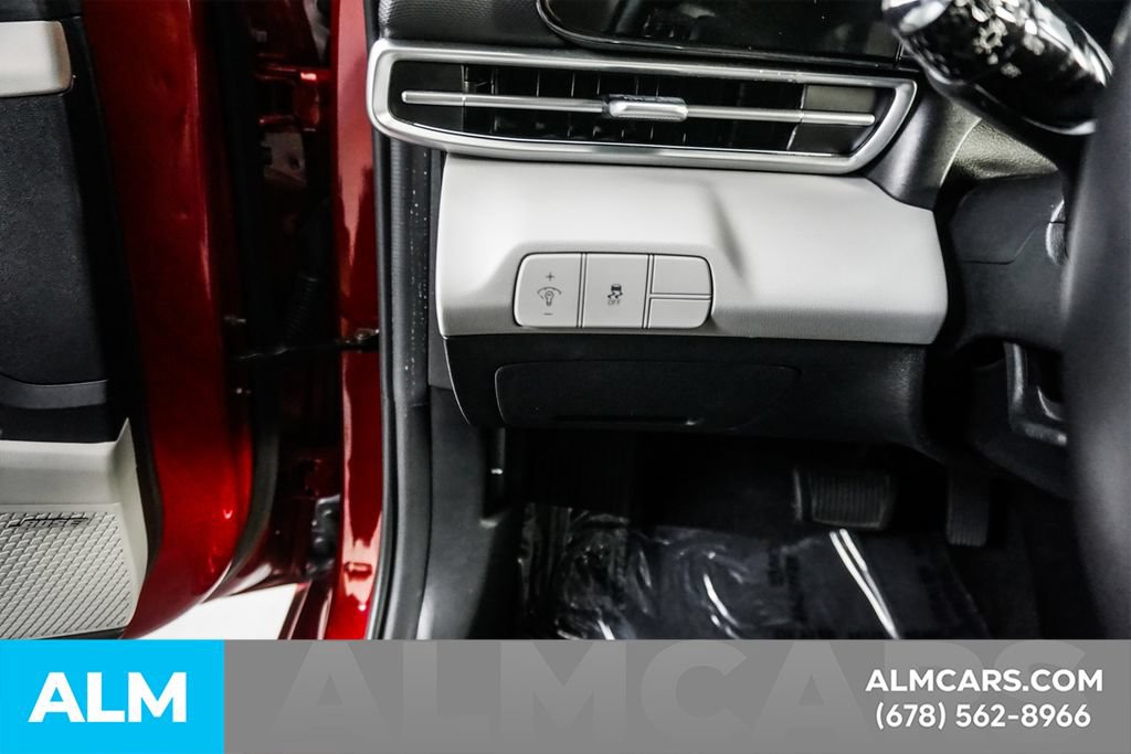 Used 2025 Hyundai Elantra Limited FWD image 32