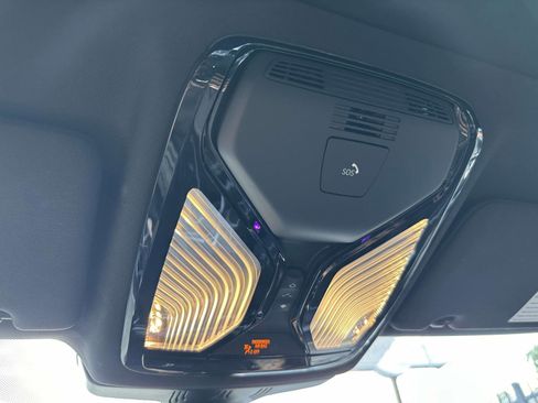 Used 2022 BMW 530i xDrive w/ M Sport Package image 32