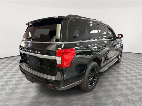 Used 2023 Ford Expedition XLT AWD/4WD image 2