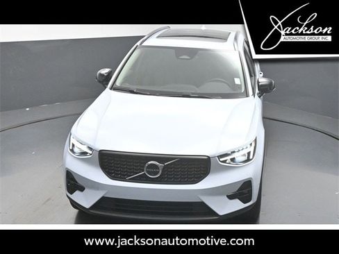Used 2025 Volvo XC40 B5 Plus w/ Protection Package Premier image 44