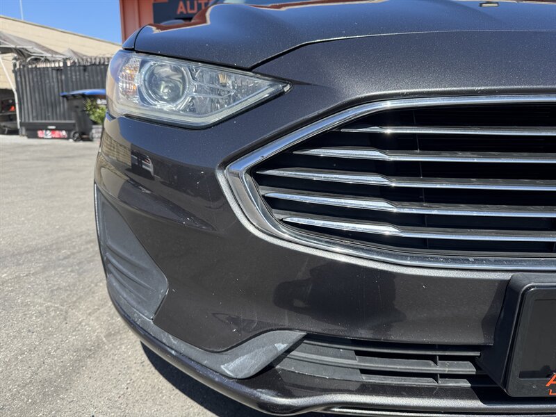 Used 2019 Ford Fusion SE FWD image 3