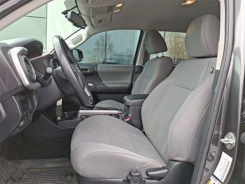 Used 2017 Toyota Tacoma SR5 w/ Tow Package image 15