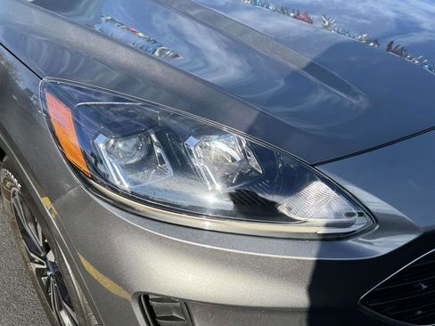 Used 2022 Ford Escape SE w/ SE Sport Appearance Package image 7