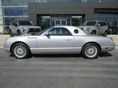 Used 2004 Ford Thunderbird RWD image 4