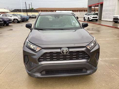 Used 2022 Toyota RAV4 LE FWD image 2