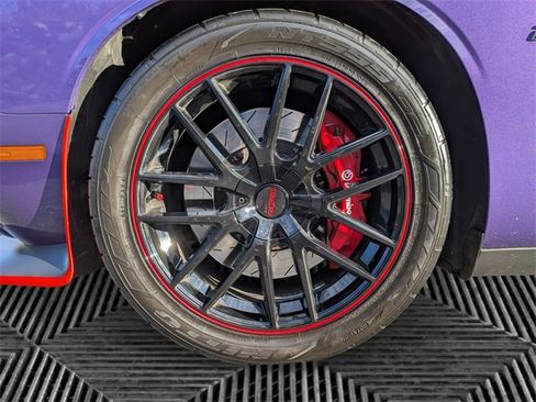 Used 2016 Dodge Challenger SRT image 9