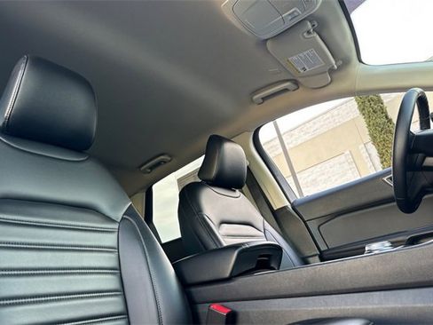 Used 2023 Ford Edge SEL image 19