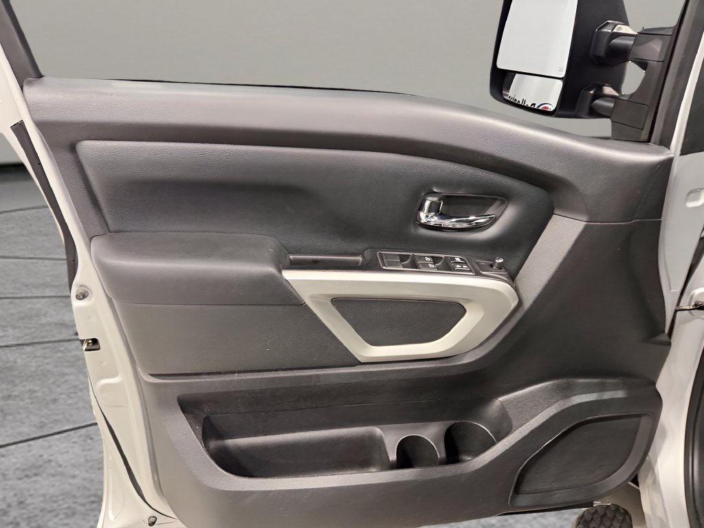 Used 2018 Nissan Titan SV w/ SV Convenience Package AWD/4WD image 10