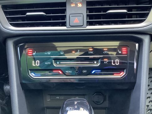 New 2026 Volkswagen Taos SE FWD image 24