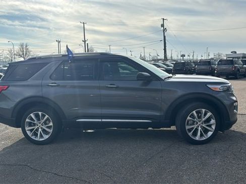 Certified 2023 Ford Explorer Platinum w/ Class IV Trailer Tow Package image 3