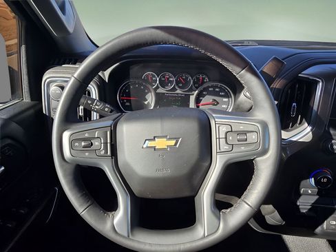 Used 2022 Chevrolet Silverado 2500 LT w/ Convenience Package image 27