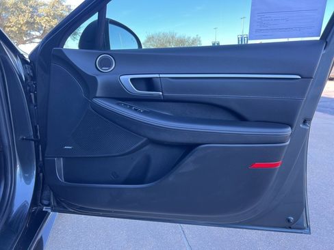 Used 2021 Hyundai Sonata Limited w/ Preferred Accessory Package image 17