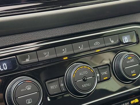 Used 2021 Volkswagen Atlas SEL image 24