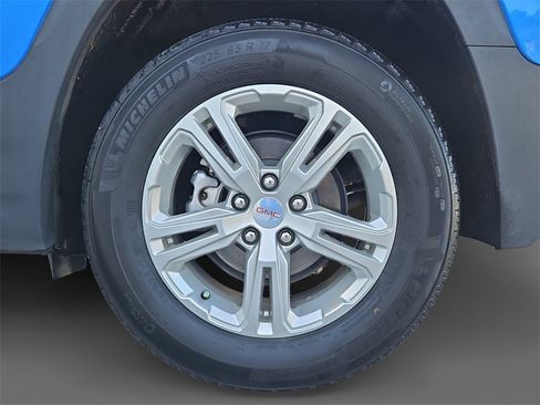 Used 2024 GMC Terrain SLE w/ Driver Convenience Package image 8