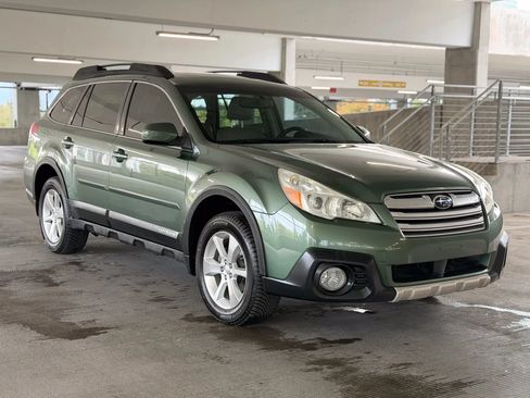 Used 2014 Subaru Outback 2.5i Limited w/ Moonroof Package AWD/4WD image 3