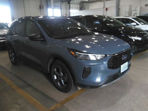 Used 2026 Ford Escape ST-Line AWD/4WD image 2