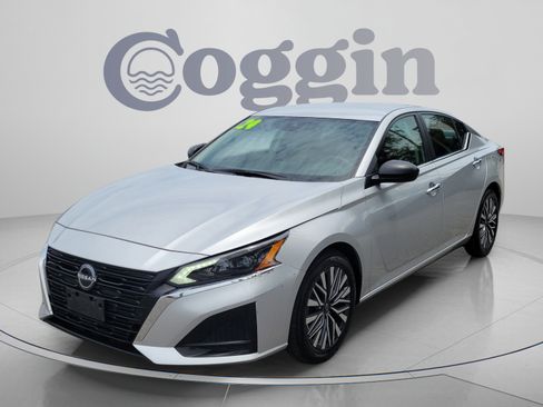 Used 2024 Nissan Altima 2.5 SV FWD image 1