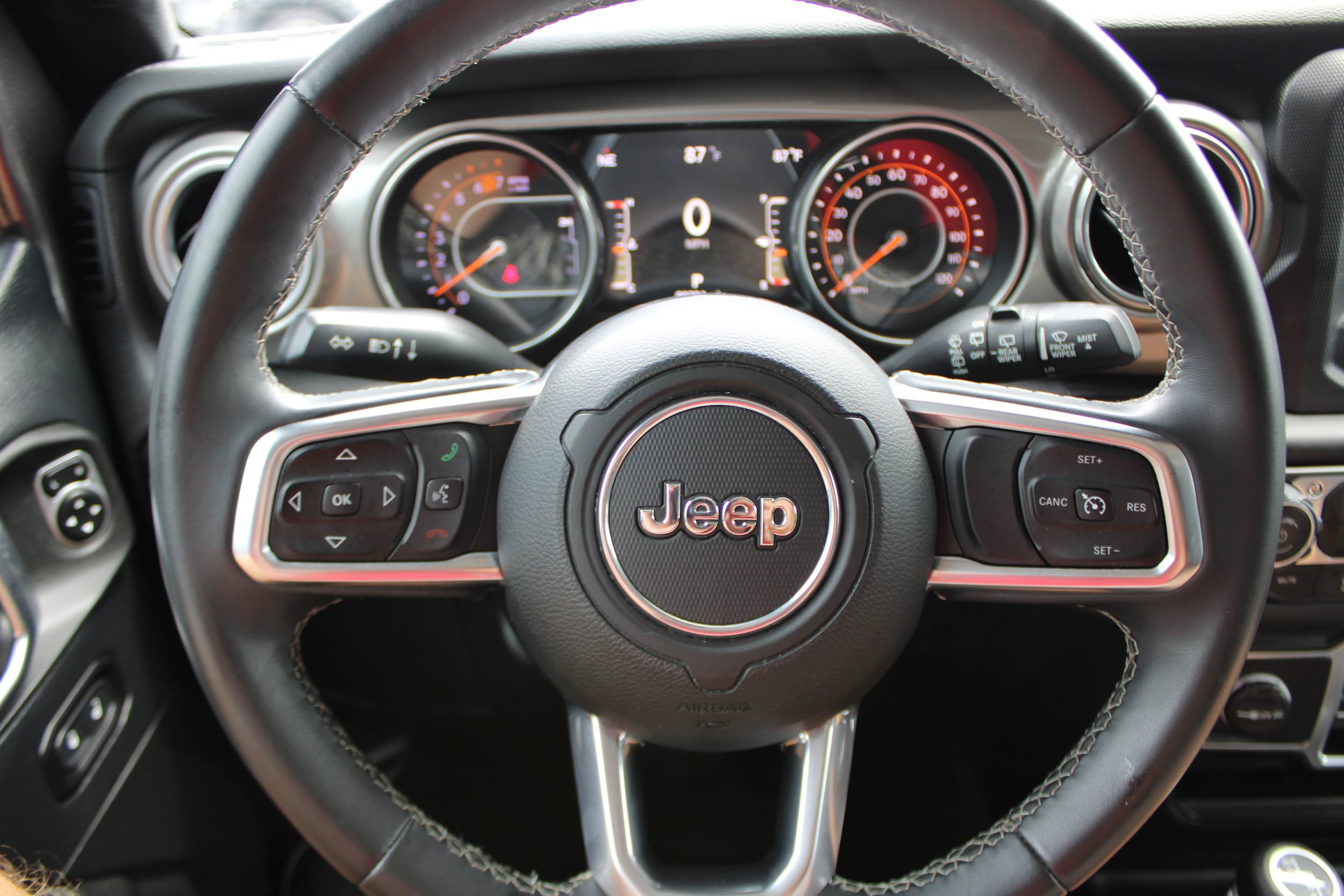 Used 2018 Jeep Wrangler Unlimited Sahara AWD/4WD image 17
