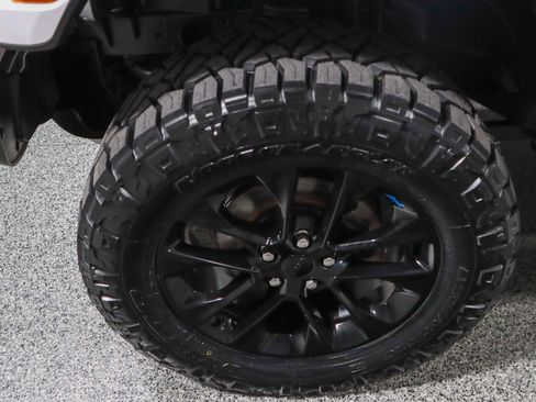 Used 2023 Jeep Wrangler Unlimited Sahara w/ Cold Weather Group AWD/4WD image 12