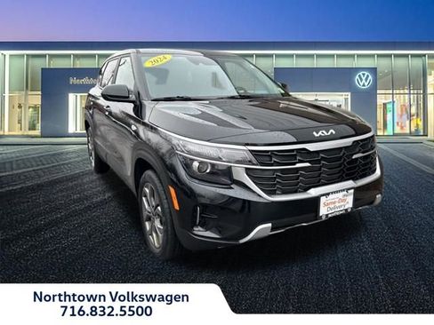 Used 2024 Kia Seltos LX AWD/4WD image 1