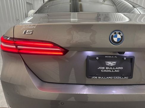 Used 2024 BMW i5 eDrive40i w/ Premium Package RWD image 9