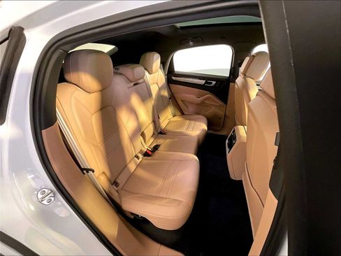 Certified 2023 Porsche Cayenne Coupe AWD/4WD image 23