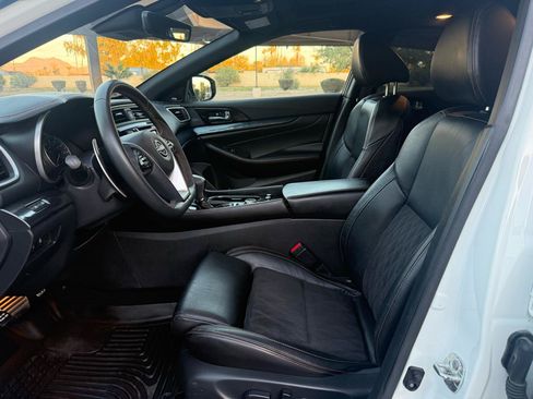 Used 2023 Nissan Maxima SR w/ Sport Mat Group FWD image 9