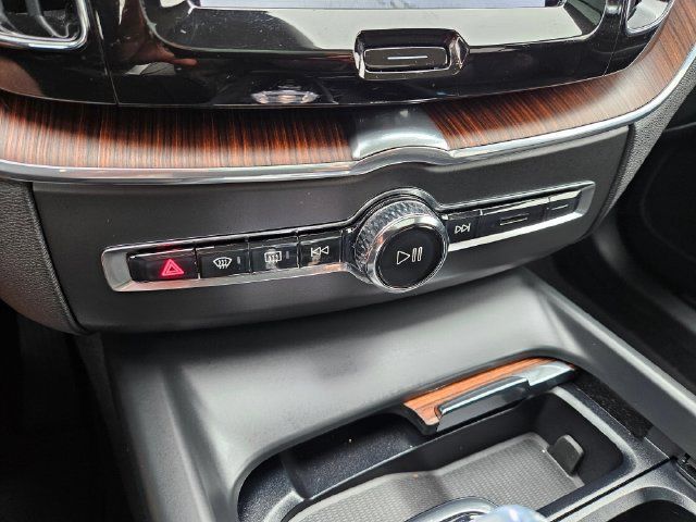 Used 2023 Volvo XC60 B6 Ultimate AWD/4WD image 27