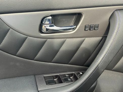 Used 2017 INFINITI QX70 AWD w/ Premium Package image 10