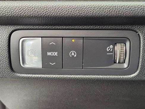 Used 2025 Chevrolet Traverse LT FWD image 13