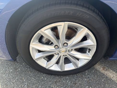 Used 2023 Chevrolet Malibu LT FWD image 34