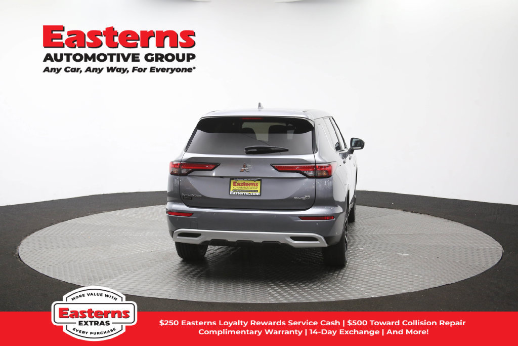 Used 2023 Mitsubishi Outlander SE AWD/4WD image 39