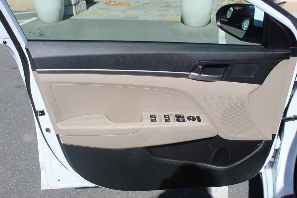 Used 2018 Hyundai Elantra SE FWD image 11