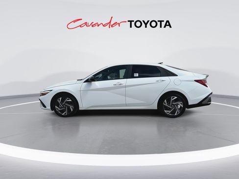 Used 2025 Hyundai Elantra SEL FWD image 5