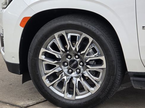 Used 2023 GMC Yukon Denali Ultimate image 7