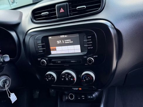 Used 2019 Kia Soul FWD image 16