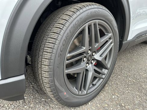 New 2026 Ford Explorer ST-Line w/ ST-Line Street Pack image 14