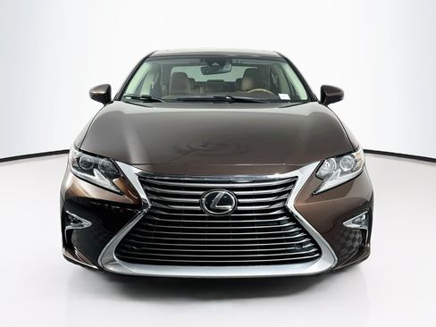 Used 2017 Lexus ES 350 w/ Premium Package FWD image 2