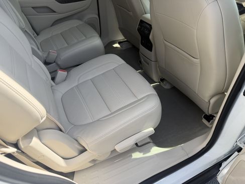Used 2023 GMC Acadia Denali w/ Denali Technology Package FWD image 20