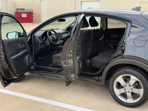 Used 2017 Honda HR-V EX image 10