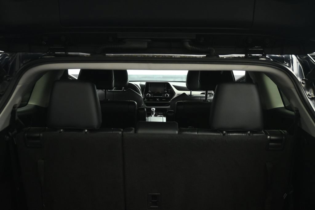 Used 2021 Toyota Highlander XLE AWD/4WD image 61