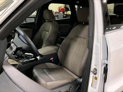 Used 2025 Audi Q5 Premium w/ Convenience Package image 8