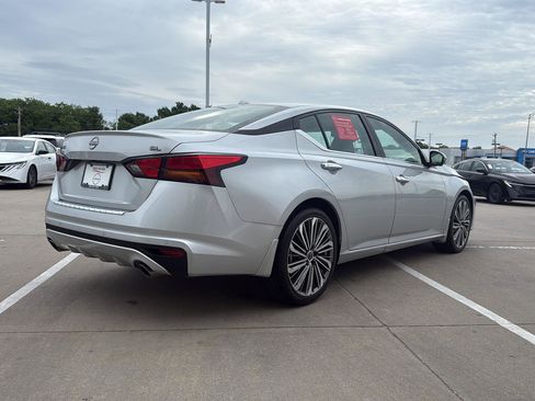 Used 2023 Nissan Altima 2.5 SL FWD image 6