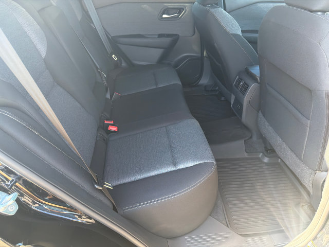 Used 2022 Nissan Rogue SV FWD image 15