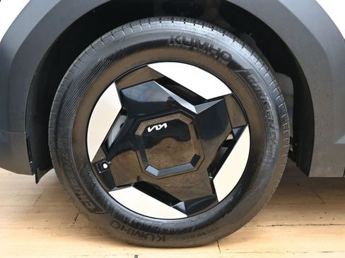 Used 2024 Kia EV9 Light RWD image 11