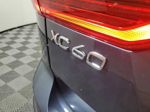 Certified 2025 Volvo XC60 B5 Core image 10